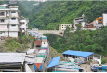 Photo of पहिरोले तातोपानी नाका अवरुद्ध हुँदा आयात–निर्यात ठप्प