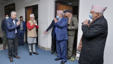 Photo of एमसीसीमा सहमति जुटाउन प्रधानमन्त्रीको पहल, एमाले अध्यक्ष ओलीसँग बालुवाटारमा छलफल