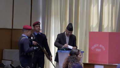 Photo of नेपाली कांग्रेस सभापति देउवाद्वारा मतदान