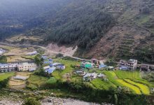 Photo of पहिरोले सालझण्डी–ढोरपाटन सडक अवरुद्ध, यात्रु अलपत्र