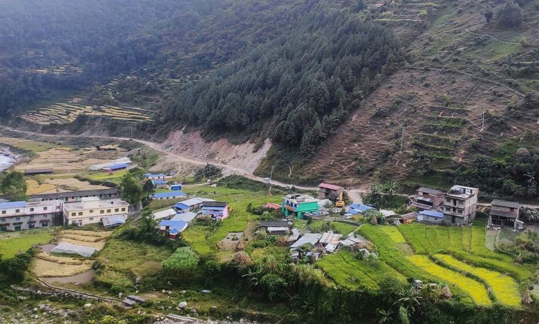 पहिरोले सालझण्डी–ढोरपाटन सडक अवरुद्ध, यात्रु अलपत्र
