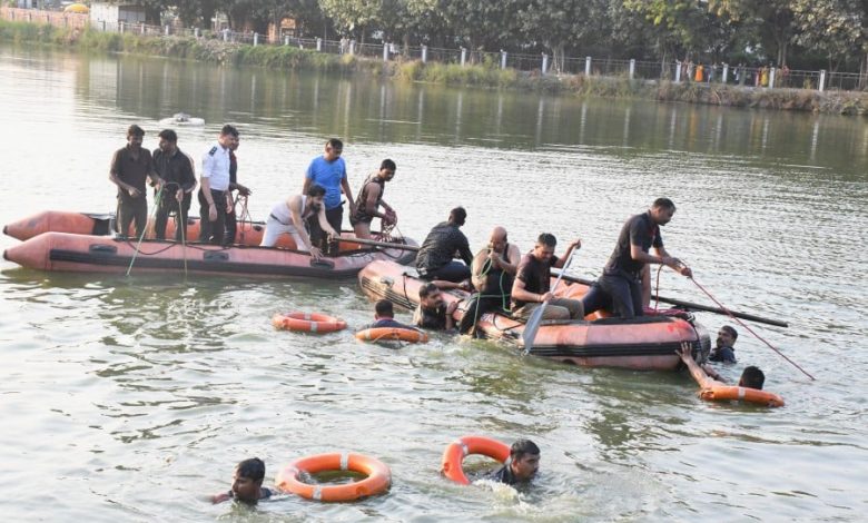 भारतको गुजरातमा डुङ्गा दूर्घटना हुँदा १२ विद्यार्थीसहित १४ जनाको मृत्यु