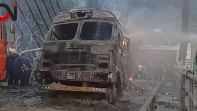Photo of ट्रकमा लागेको आगो सल्केर कर्णाली पुलमा क्षतिः तत्काललाई सवारी आवागमन बन्द