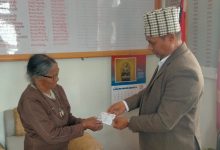 Photo of जन्मदिनको अवसर पारेर ८० वर्षको उमेरमा नागरिकता प्राप्त