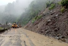 Photo of पहिरो पन्छाएर नारायणगढ–मुग्लिन सडक दुईतर्फी सञ्चालनमा