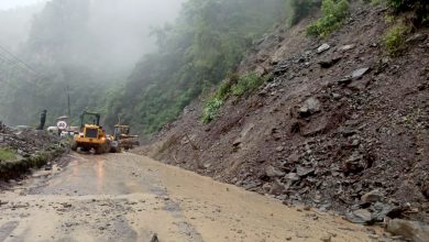Photo of पहिरो पन्छाएर नारायणगढ–मुग्लिन सडक दुईतर्फी सञ्चालनमा