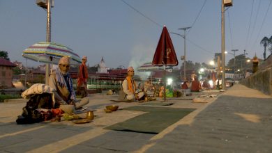 Photo of पशुपतिनाथ मन्दिरको वाग्मती किनारमा सोह्रश्राद्धको चहलपहल (फोटो फिचर)