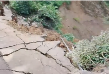 Photo of दाउन्ने क्षेत्रमा पूर्व पश्चिम राजमार्ग भासिदा यातायात आवागमन ठप्प