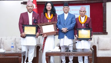 Photo of प्रधानमन्त्री ओलीबाट पदक विजेता पलेशालाई पुरस्कार प्रदान