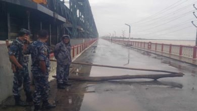 Photo of सप्तकोशी ब्यारेज पुलमा सवारी साधन आवत जावतमा रोक लगाइयो