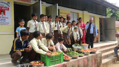 Photo of सिक्दै कमाउँदै विद्यार्थी