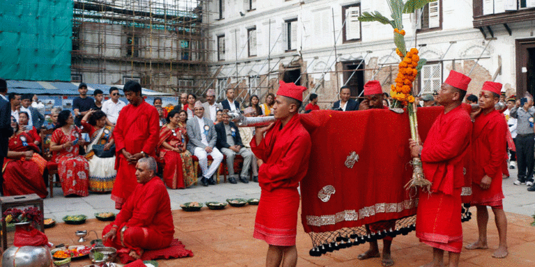 Photo of हनुमान ढोकास्थित दशैँ घरमा फूलपाती भित्र्याइयो