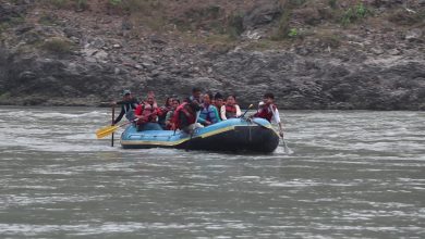 Photo of त्रिशूली नदीको झोलुङ्गे पुल बाढीले बगाएपछि निःशुल्क डुङ्गा सञ्चालन