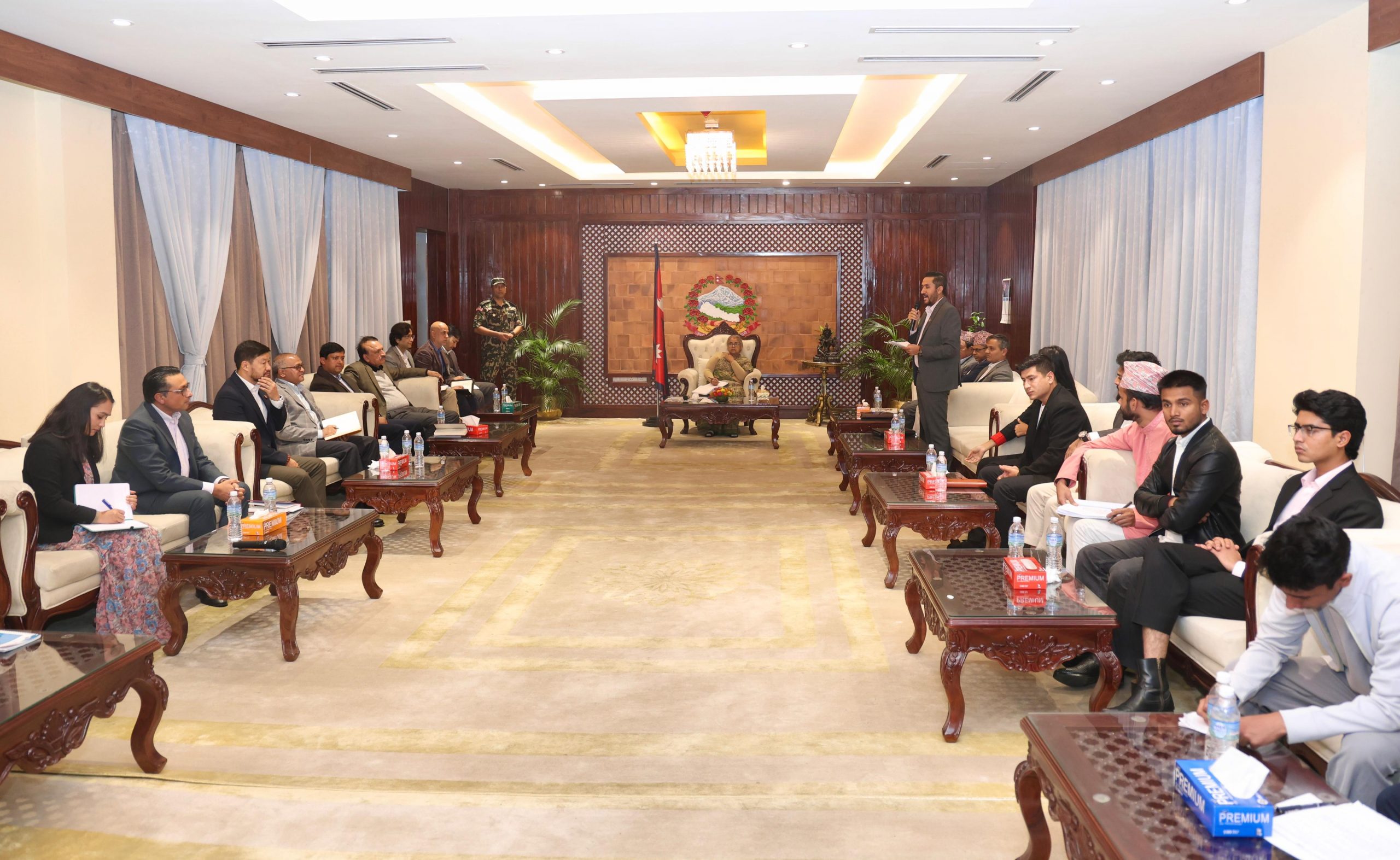 प्रधानमन्त्रीको आह्वानमा त्रिपक्षीय छलफल बालुवाटारमा