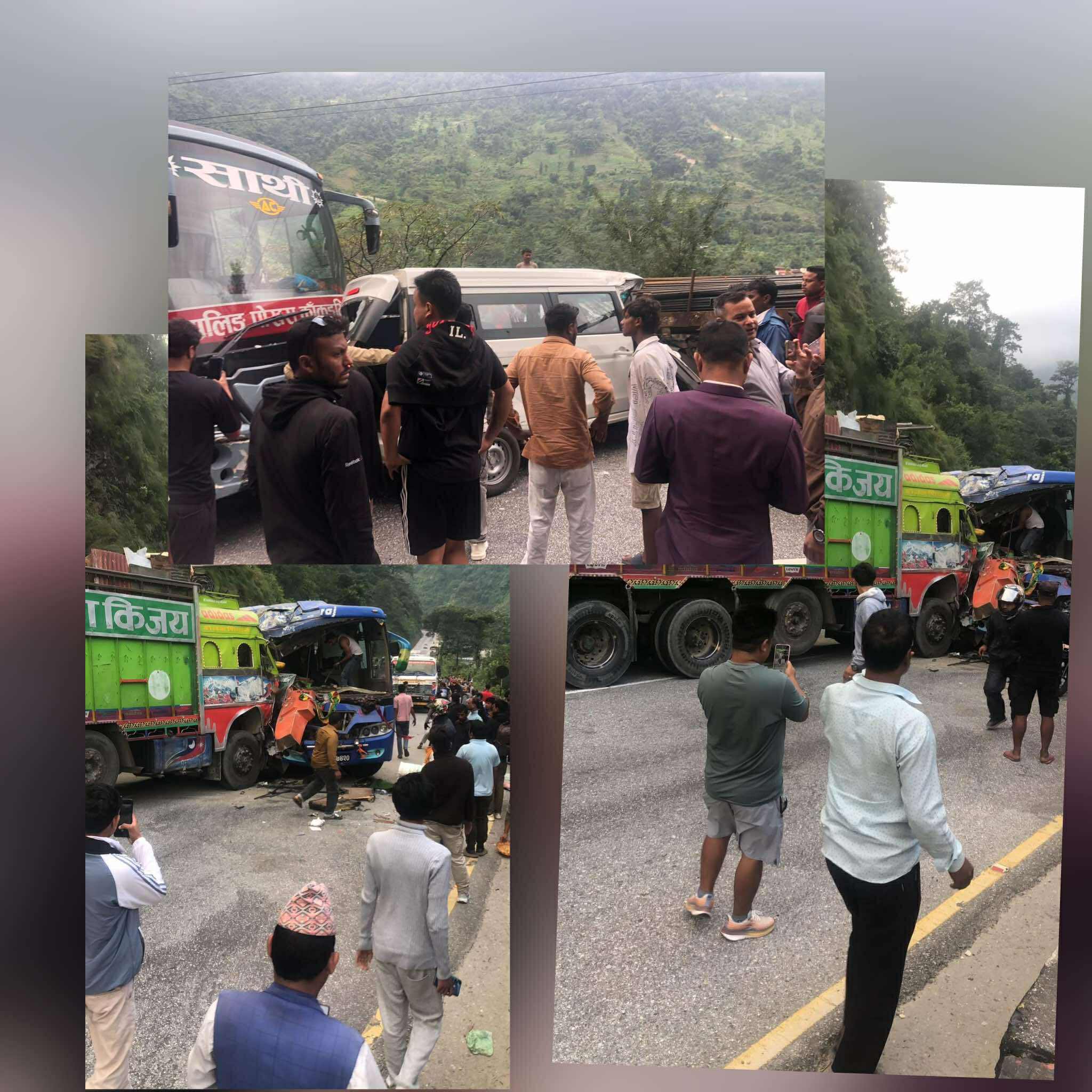 मुग्लिन–नारायणगढ सडक खण्डको गाईघाटमा सात वटा सवारी ठोक्किँदा दुर्घटना