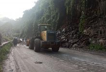 Photo of बाढीपहिरोले छ राजमार्ग अवरुद्ध