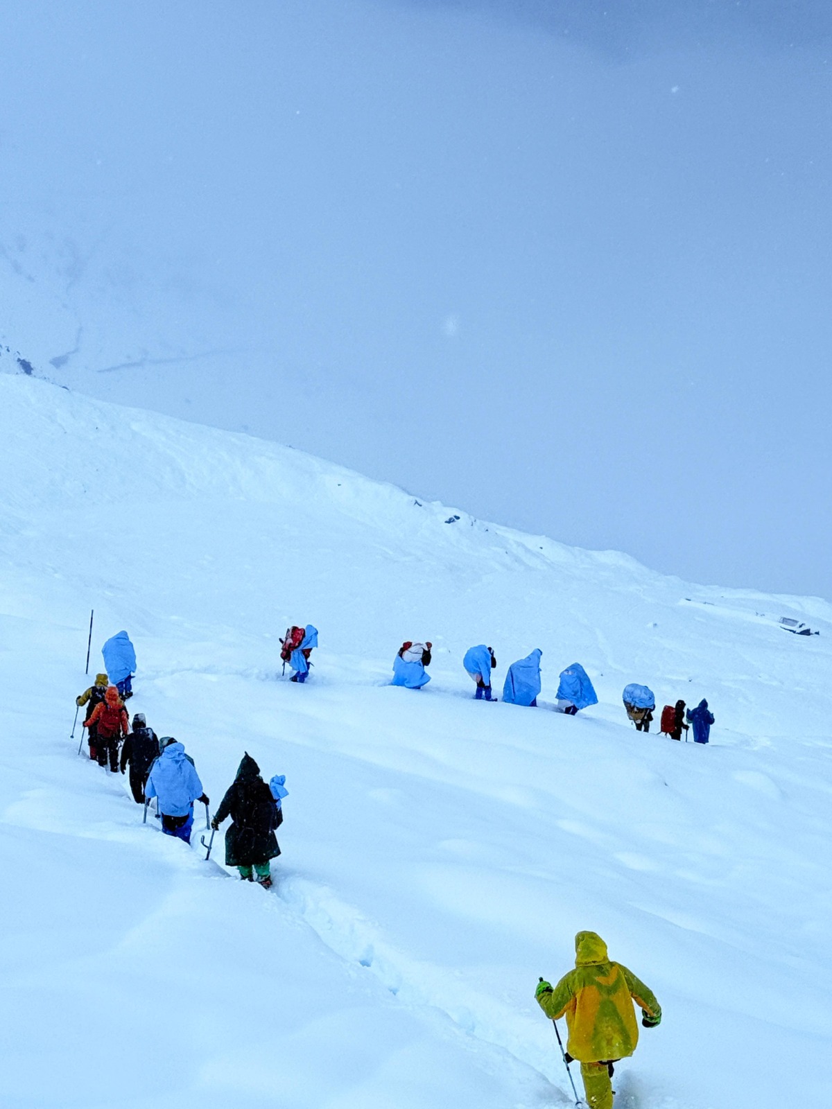 मुस्ताङ र मनाङ जोड्ने पदमार्ग सरिबुङ पास गएका १४ जना पदयात्री सम्पर्कविहीन