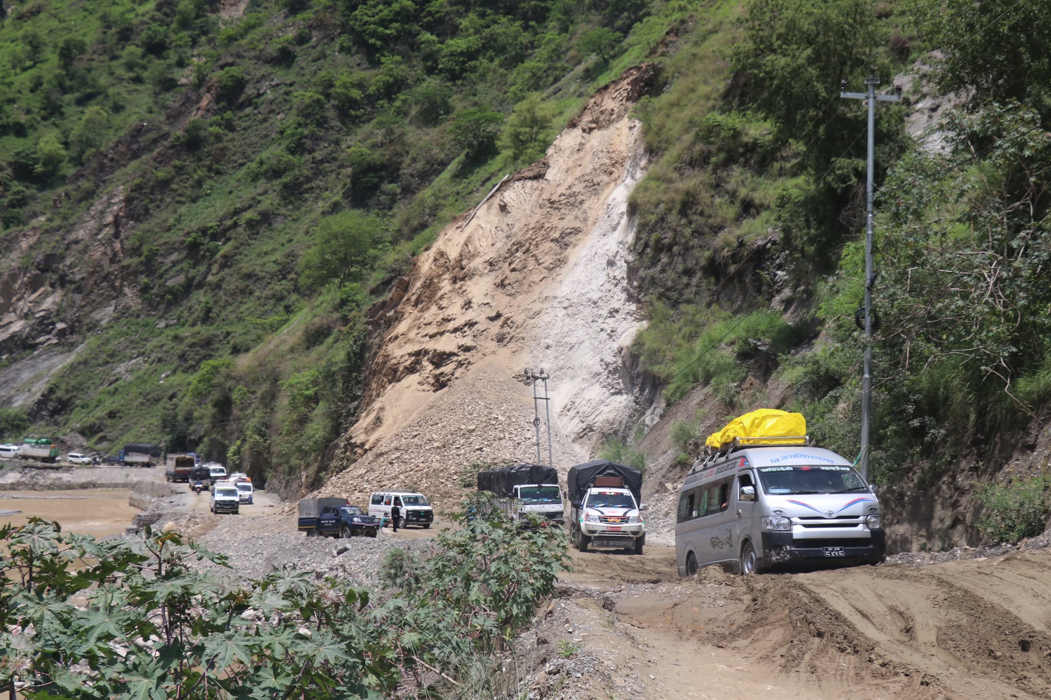बर्षाले अबरुद्ध बिपी राजमार्ग सञ्चालनमा