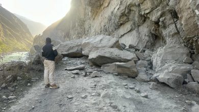 Photo of सर्केगाडमा ढुंगा खसेर कर्णाली करिडोर अन्तर्गतको सडक खण्ड अबरुद्ध