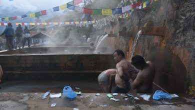 Photo of आमाछोदिङस्थित चिलिमे तातोपानीमा पुनःस्नान गर्नेको घुइँचो