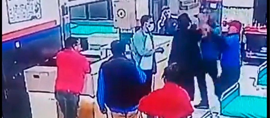 हेटौंडामा डाक्टरमाथि हातपात, चिकित्सक संघद्वारा कानूनी कारबाहीको माग