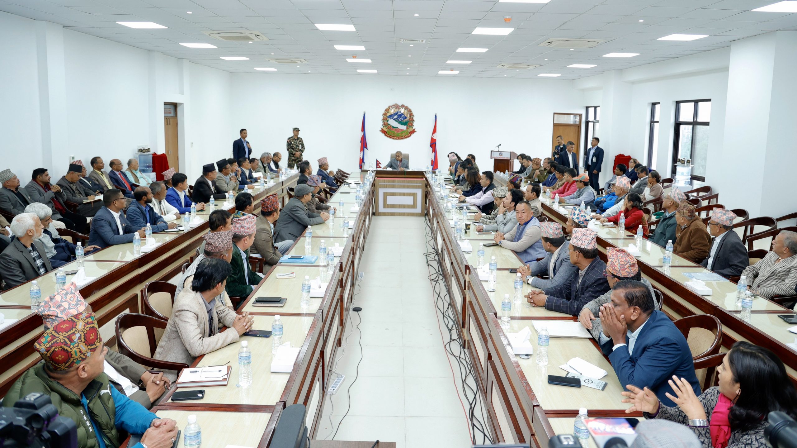 सिंहदरवारमा प्रधानमन्त्रीसँग दलहरुको बैठक