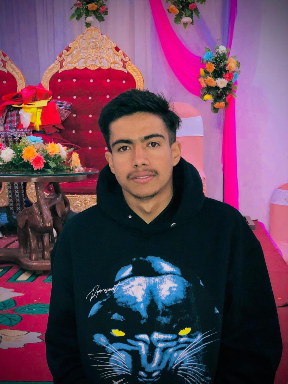 क्यान्सर भएकी आमाको उपचार गराउने सहारा नै ढलेपछि…