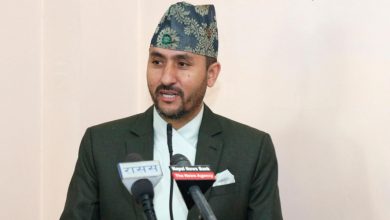 Photo of दुःख र सङ्घर्षमा पनि खुसी हुन सकियो भने जीवनभरका धेरै समय दुःख हुँदैन : मन्त्री खरेल