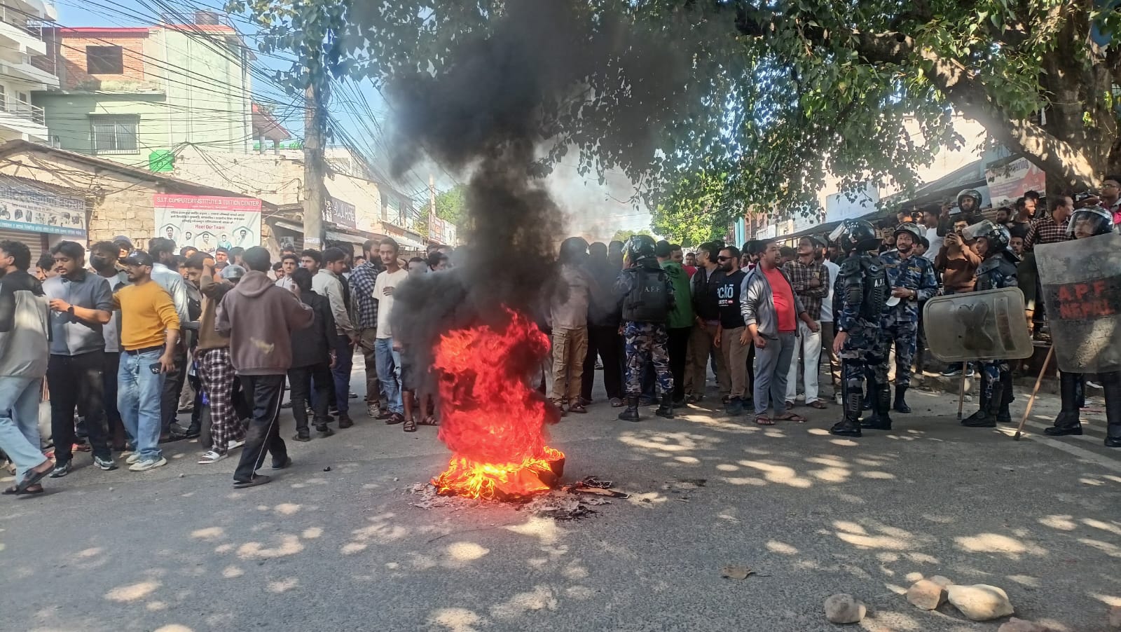 नेकपा (एमाले) का नेता महेश बस्नेत बारा आउने भएपछि सिमरा क्षेत्रमा तनाव उत्पन्न, सिमरा विमानस्थल क्षेत्रमा कर्फ्यू आदेश जारी