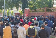 Photo of अदालतको आदेशसँगै हेटौंडामा सडक विस्तार कार्य स्थगित, स्थानीयले गरे जिप्रका घेराउ