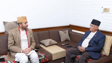 Photo of एमाले अध्यक्ष ओली र सञ्चार मन्त्री खरेलबीच गुण्डुमा छलफल