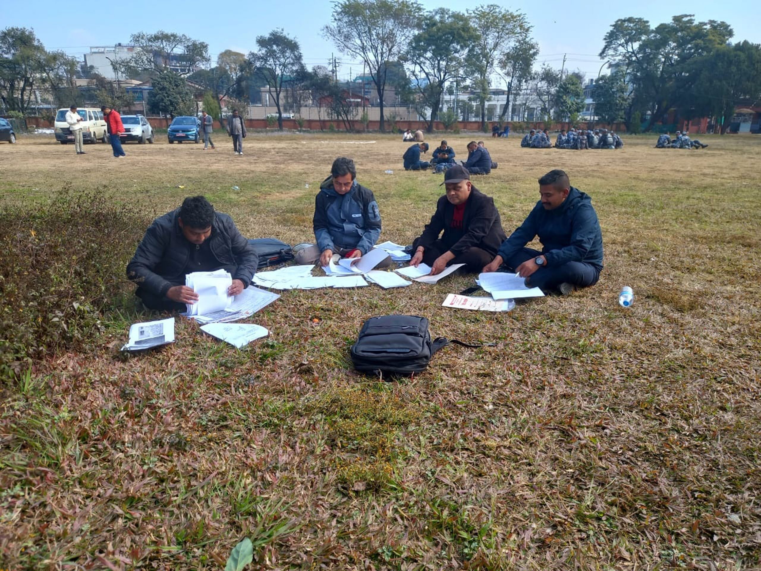 समानुपातिकतर्फका उम्मेदवारको बन्द सूची बुझाउन निर्वाचन आयोगमा भीड