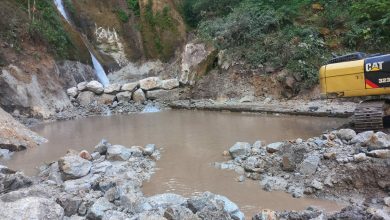 Photo of बाढीले क्षति पुर्याएको तीनतले झरनालाई पुरानै लयमा फर्काइँदै