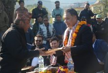 Photo of मन्त्री घिसिङलाई स्थानीयको गुनासो सुन्न भ्याइनभ्याइ