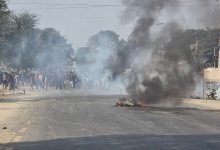 Photo of सुनसरीको लौकहीमा गोलीकाण्डपछि तनाव,राजमार्ग अवरुद्ध गर्दै स्थानीयको प्रदर्शन
