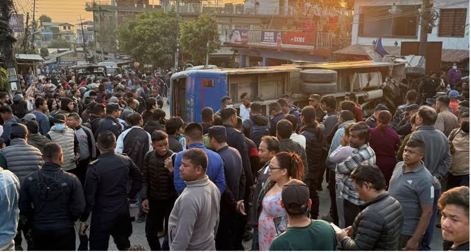 धरानमा भएको बस दुर्घटनामा मृत्यु भएका ५ जनाको पहिचान खुल्यो, १३ जना घाइते