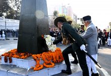 Photo of राष्ट्रपतिद्वारा राष्ट्र निर्माताको सालिकमा पुष्पहार अर्पण