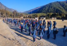 Photo of ढोरपाटनका विद्यार्थीको पीडाः कठ्याङ्ग्रिँदै पढ्नुपर्ने बाध्यता