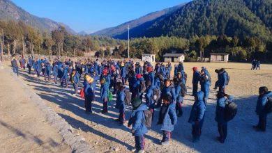 Photo of ढोरपाटनका विद्यार्थीको पीडाः कठ्याङ्ग्रिँदै पढ्नुपर्ने बाध्यता