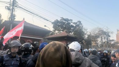 Photo of निर्वाचन आयोग बाहिर काँग्रेसका दुवै पक्षको नाराबाजी