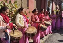 Photo of महिला समूहलाई नौमती बाजा बजाउन भ्याइनभ्याई