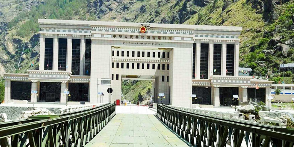 खासा क्षेत्रमा भीषण आगो लागेपछि तातोपानी नाका बन्द