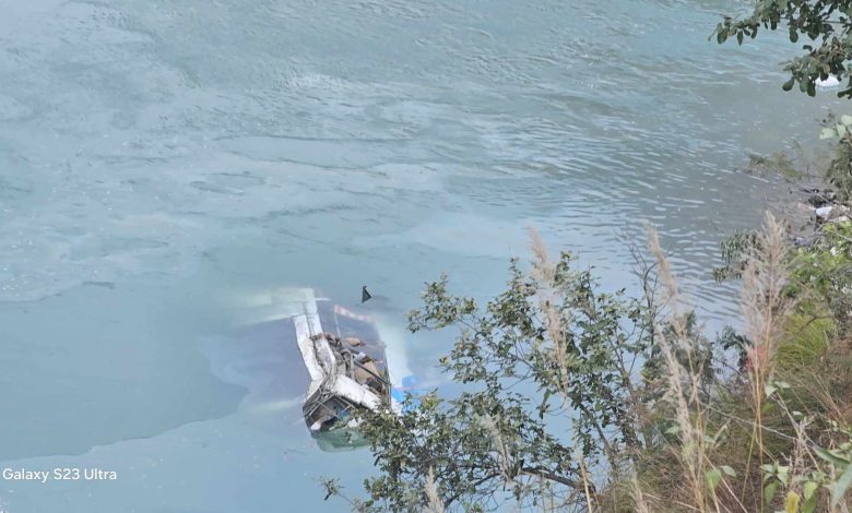 बस दुर्घटना हुँदा ज्यान गुमाएका १२ जनामध्ये १० जनाको सनाखत