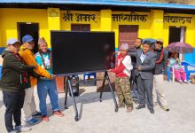 Photo of चिमखोलाका विद्यालयलाई ‘स्मार्ट बोर्ड’ सहयोग