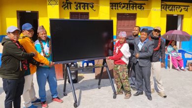 Photo of चिमखोलाका विद्यालयलाई ‘स्मार्ट बोर्ड’ सहयोग
