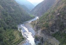 Photo of दिक्तेल–रेग्मीटार सडक : घर्तीभिरको चट्टान फुटाउन थालियो