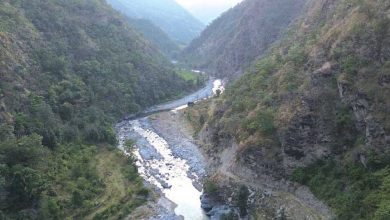 Photo of दिक्तेल–रेग्मीटार सडक : घर्तीभिरको चट्टान फुटाउन थालियो