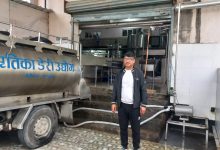 Photo of बुबाको पेसालाई पछ्याउँदै सफल डेरी उद्यागी बनेका योगेन्द्र