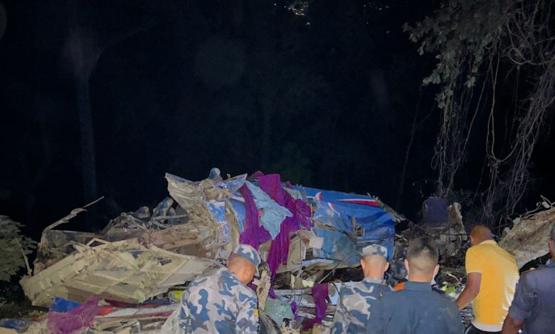 दाउन्ने सडक खण्डमा बस दुर्घटना, ३ जनाको मृत्यु, १५ जना घाईते