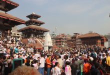 Photo of उपत्यकाका विभिन्न ठाउँमा होली मनाउन मानिसहरुको घुइँचो